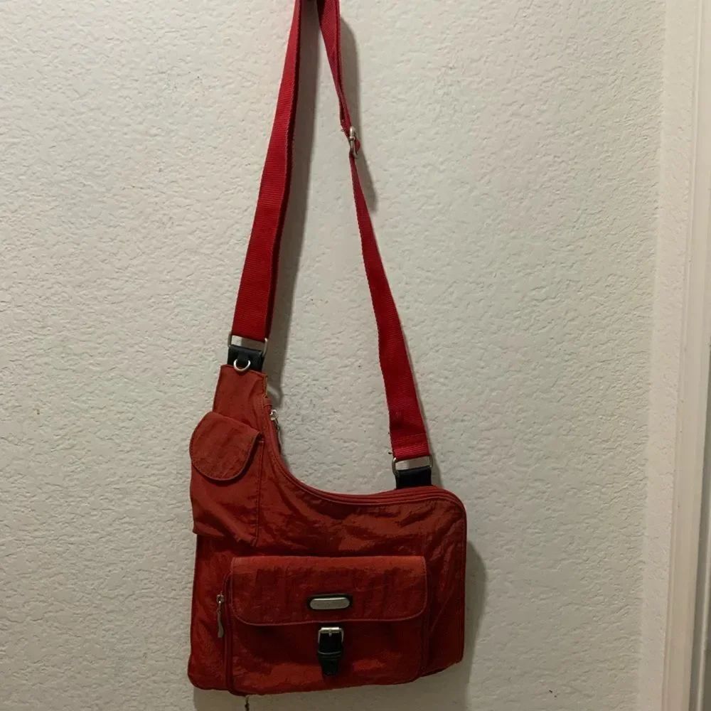 Baggallini Crossbody organizer bag Red - Adjustable Strap